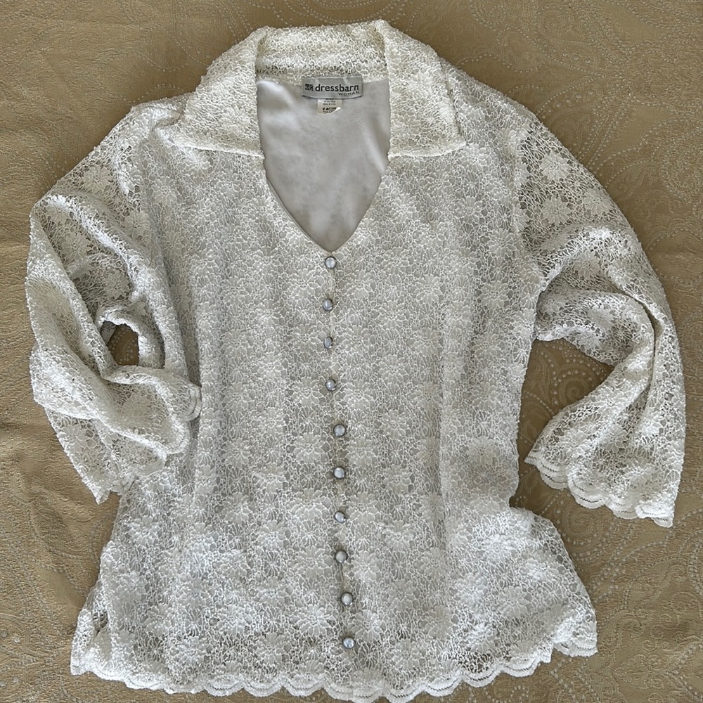 Dressbarn Woman white lace lined v-neck dressy top, 14w